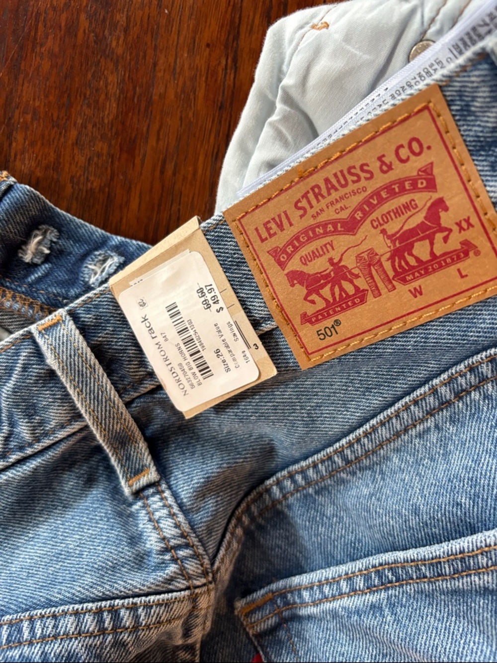 Levi's Light Blue Distressed Button-Fly Denim Shorts nwt - Picture 3 of 6